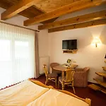 Hotel Und Restaurant Karpfenschaenke Schenkendobern