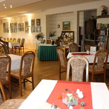 Und Restaurant Karpfenschaenke 酒店 3*