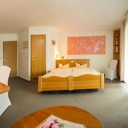 Hotel Und Restaurant Karpfenschaenke Schenkendobern