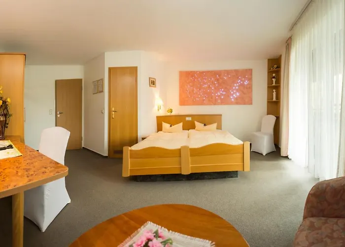 Hotel Und Restaurant Karpfenschaenke Schenkendobern